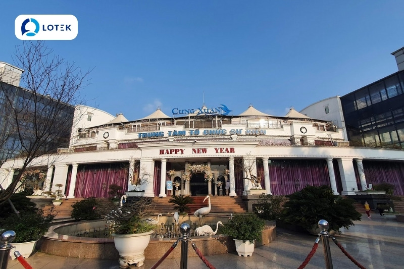 LẮP ĐẶT MÀN HÌNH LED CONG TRUNG TÂM TIỆC CƯỚI CUNG XUÂN 1