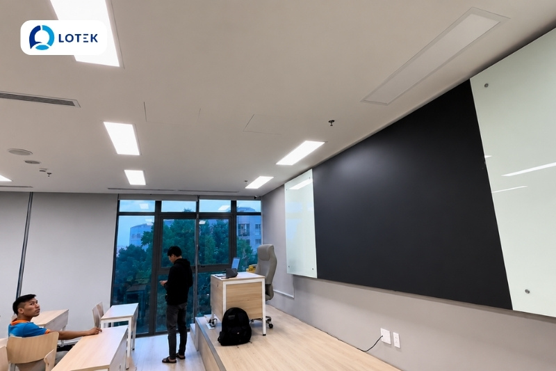 Lắp đặt màn hình LED P2 indoor Đại Học Cửu Long Vĩnh Long 4